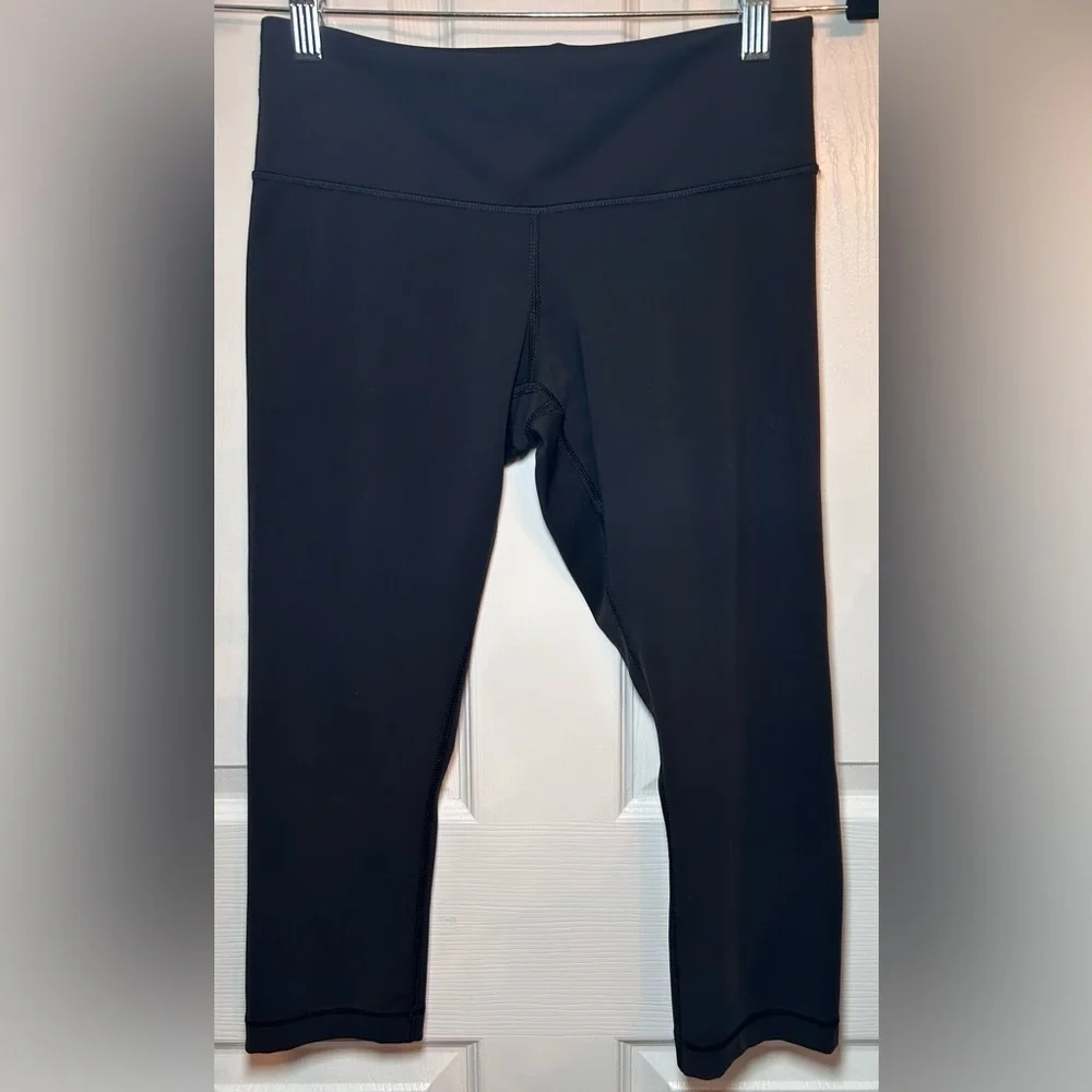 Lululemon Wunder Under Crop- Black/ Size 6